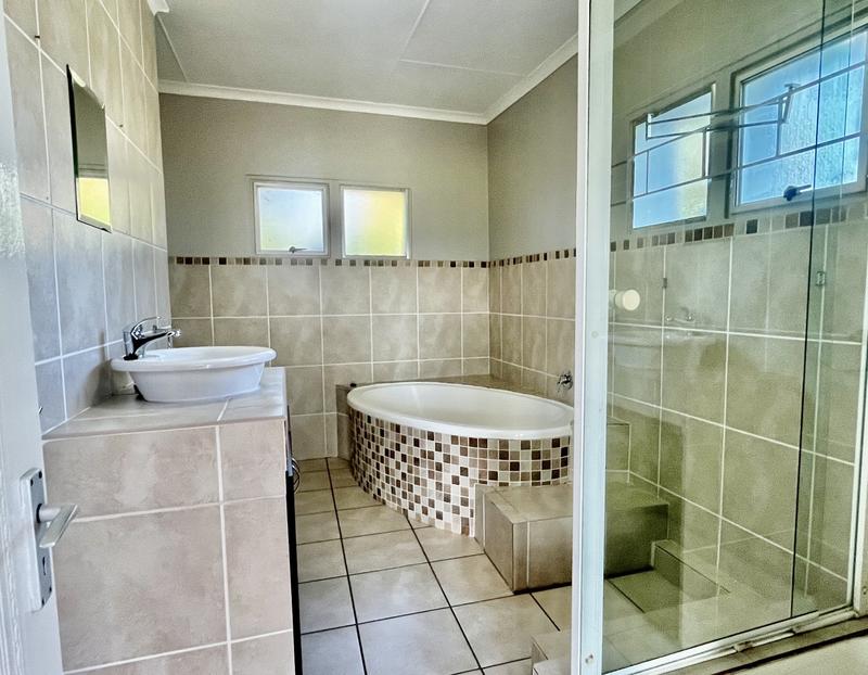 4 Bedroom Property for Sale in Fraaiuitsig Western Cape